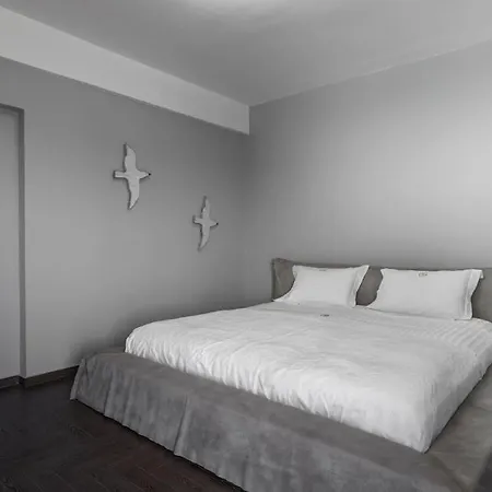 Mythique Pool * Foinikiá