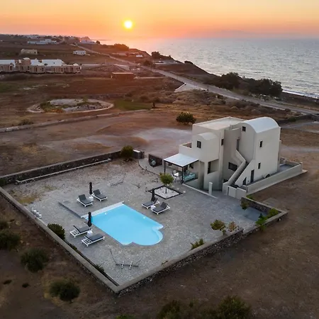 Mythique Pool Foinikiá