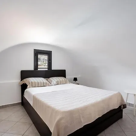 Mythique Pool * Foinikiá