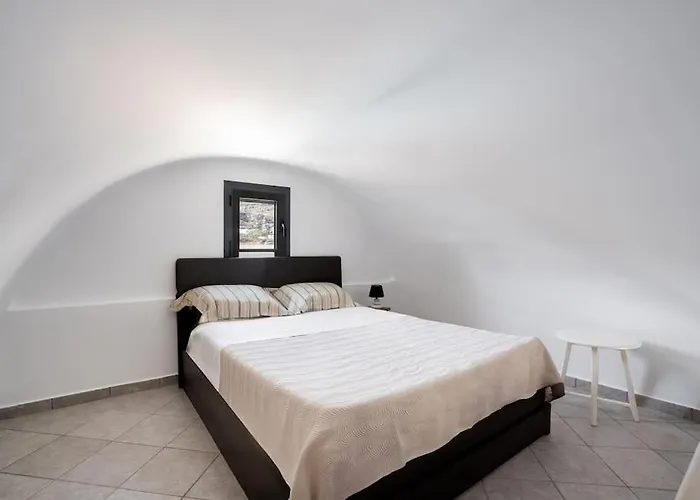 Mythique Pool * Foinikiá