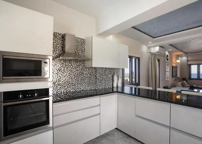 Mythique Pool * Foinikiá