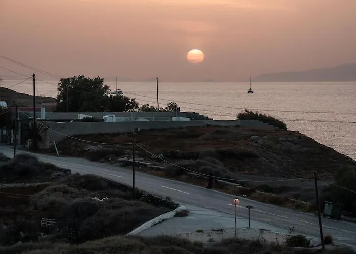 Mythique Pool Foinikiá