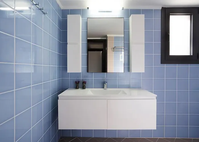 Mythique Pool Foinikiá