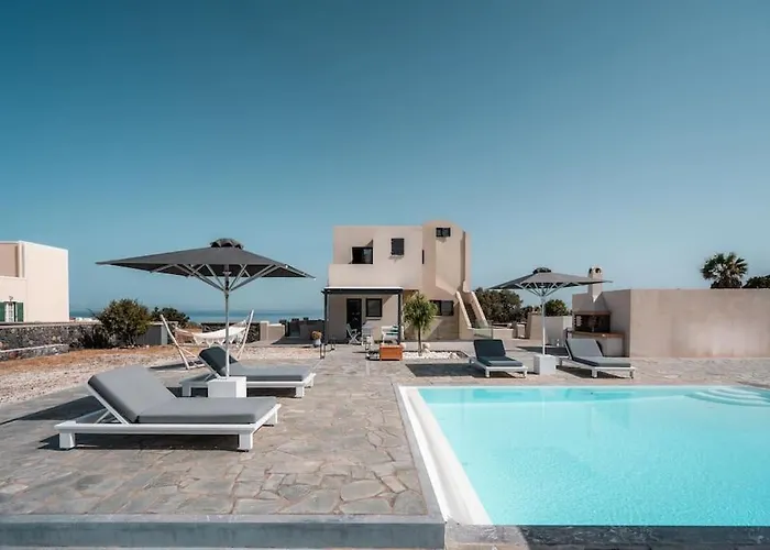 Mythique Pool Foinikiá